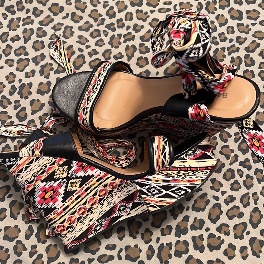 Tribal Pattern Wedges - Picture 3 of 3